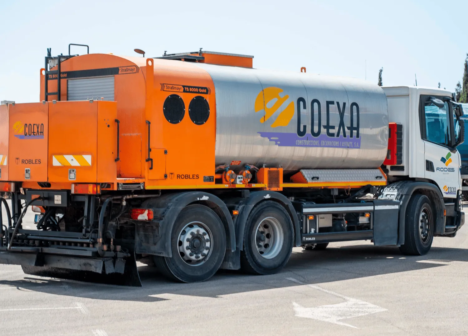 CISTERNA DISTRIBUIDORA DE EMULSIÓN ASFÁLTICA